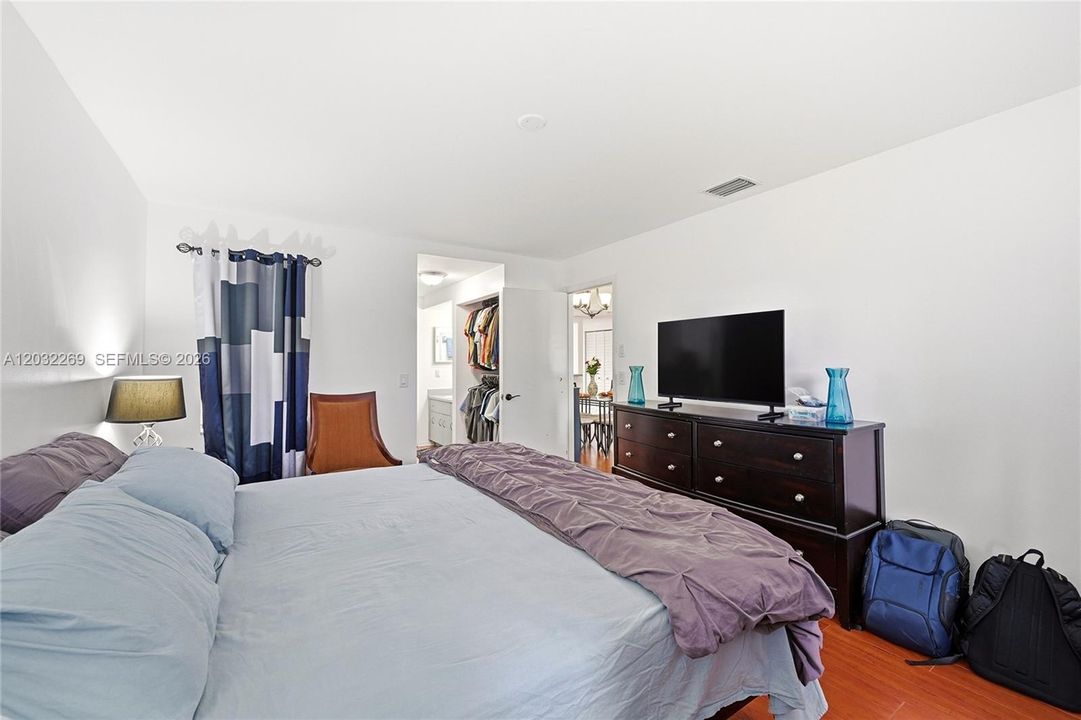 For Sale: $459,000 (3 beds, 3 baths, 1550 Square Feet)