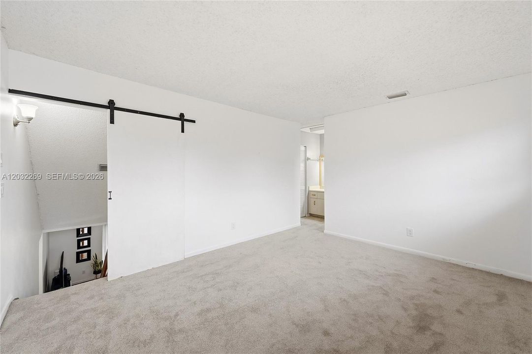 For Sale: $459,000 (3 beds, 3 baths, 1550 Square Feet)