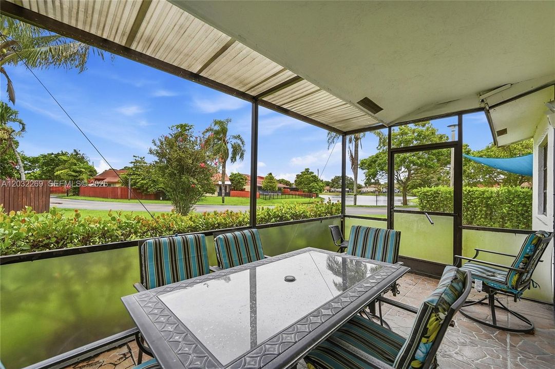For Sale: $459,000 (3 beds, 3 baths, 1550 Square Feet)