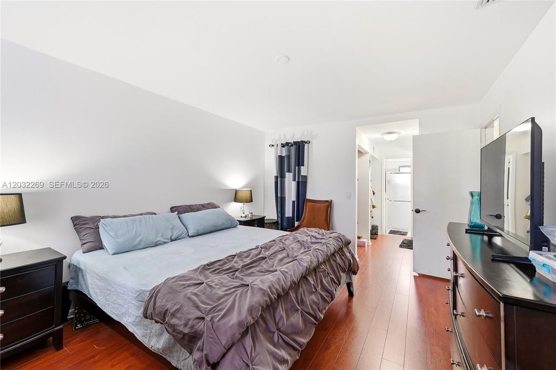 For Sale: $459,000 (3 beds, 3 baths, 1550 Square Feet)