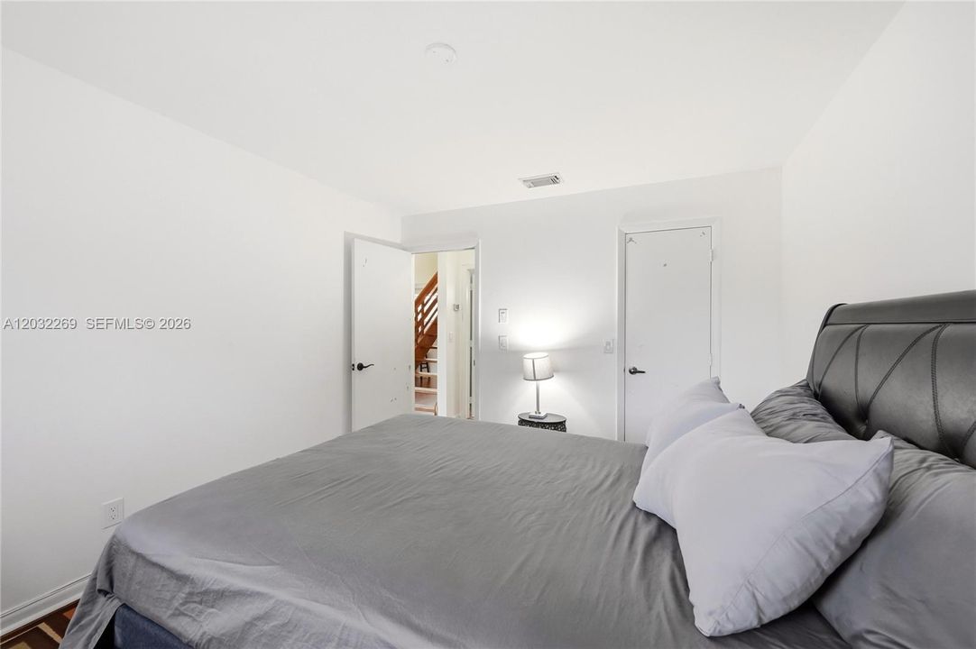 For Sale: $459,000 (3 beds, 3 baths, 1550 Square Feet)