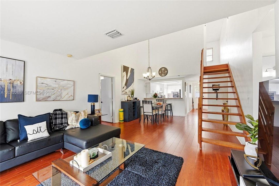For Sale: $459,000 (3 beds, 3 baths, 1550 Square Feet)