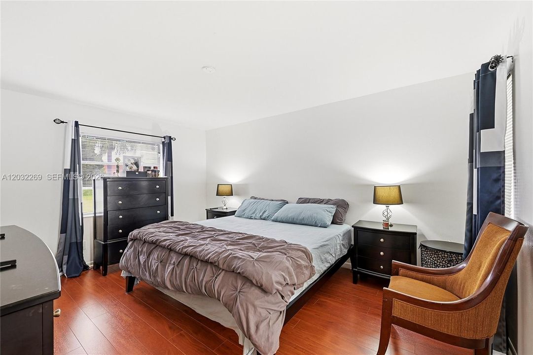 For Sale: $459,000 (3 beds, 3 baths, 1550 Square Feet)