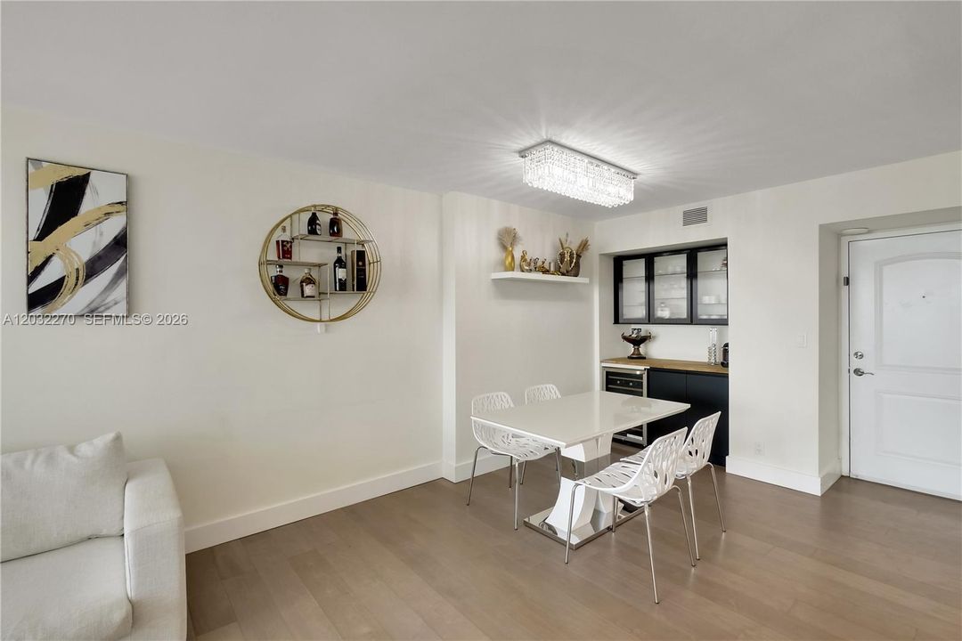 For Sale: $669,000 (2 beds, 2 baths, 1357 Square Feet)