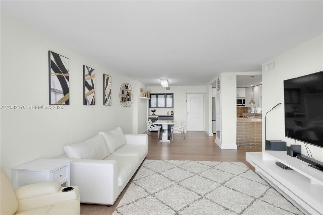 For Sale: $669,000 (2 beds, 2 baths, 1357 Square Feet)