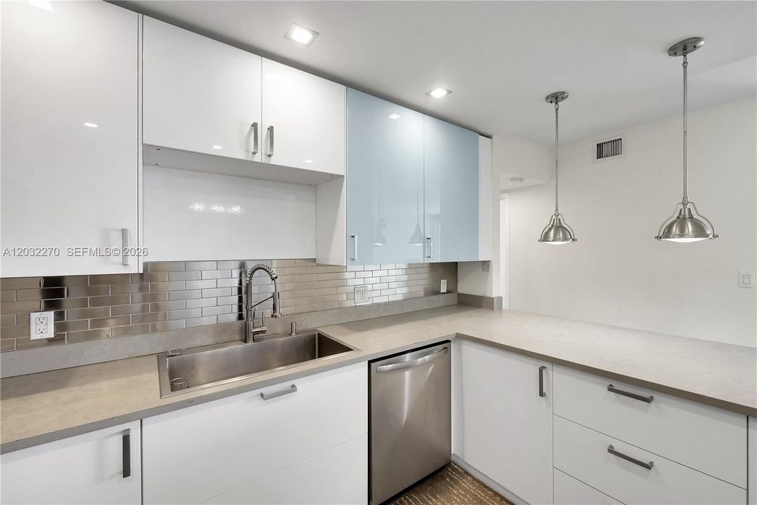 For Sale: $669,000 (2 beds, 2 baths, 1357 Square Feet)