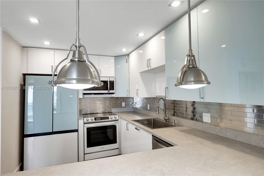 For Sale: $669,000 (2 beds, 2 baths, 1357 Square Feet)