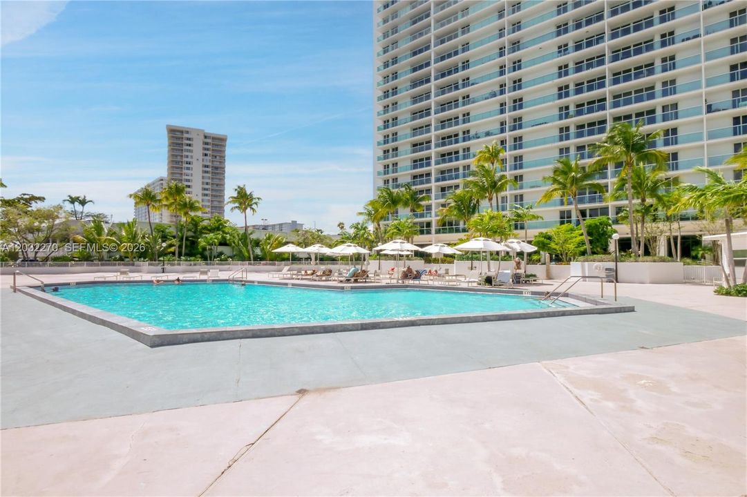 For Sale: $669,000 (2 beds, 2 baths, 1357 Square Feet)