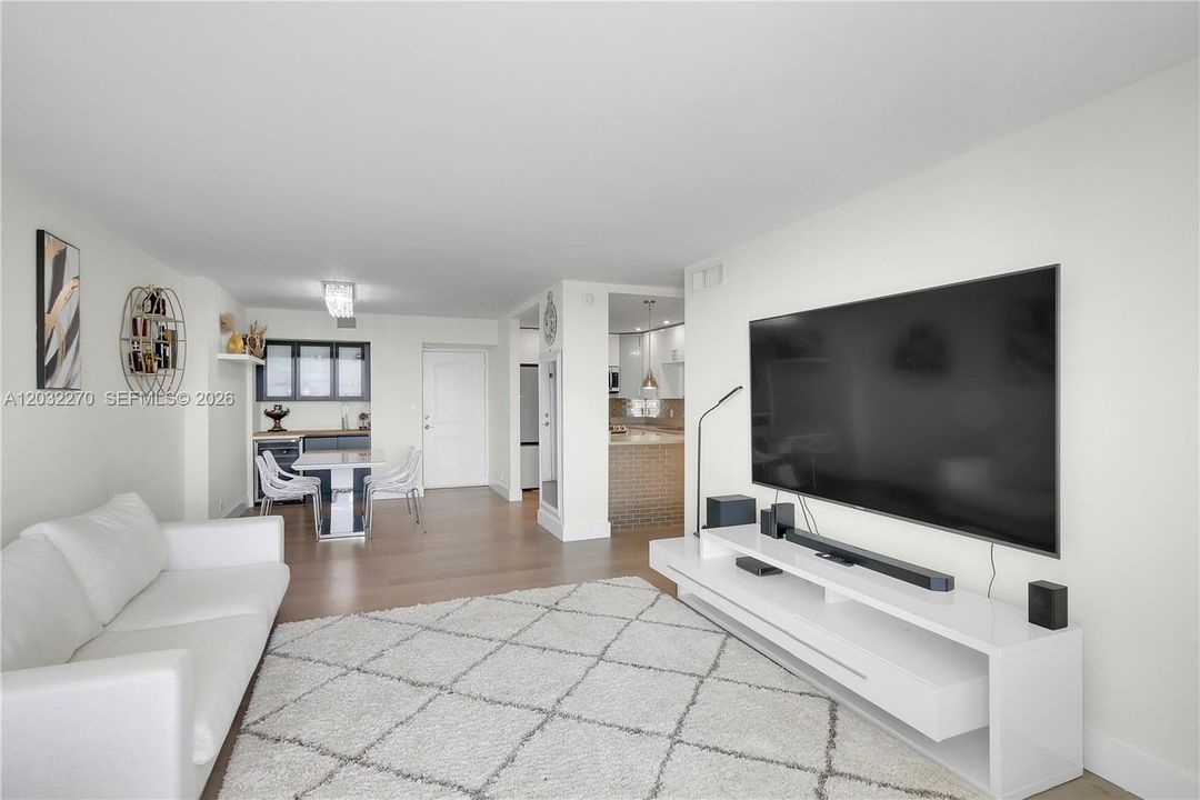 For Sale: $669,000 (2 beds, 2 baths, 1357 Square Feet)