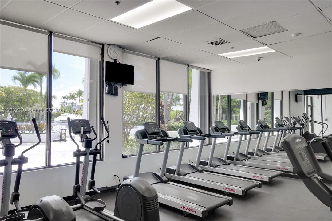 For Sale: $669,000 (2 beds, 2 baths, 1357 Square Feet)