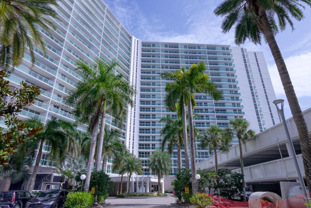 For Sale: $669,000 (2 beds, 2 baths, 1357 Square Feet)