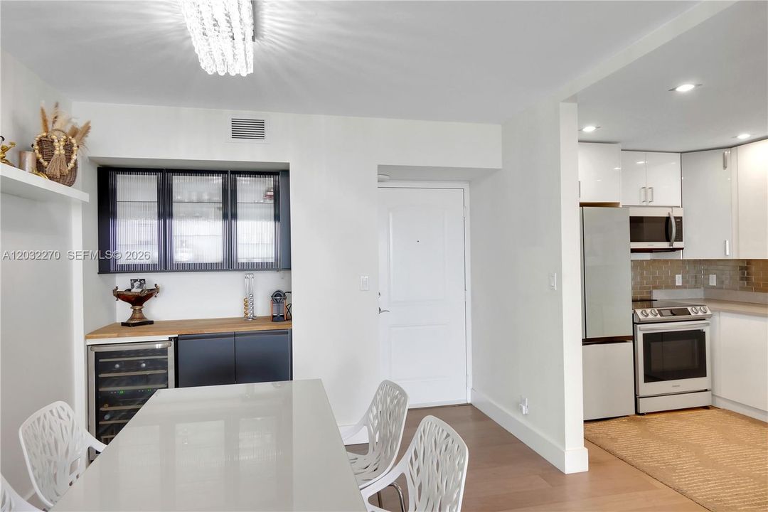 For Sale: $669,000 (2 beds, 2 baths, 1357 Square Feet)