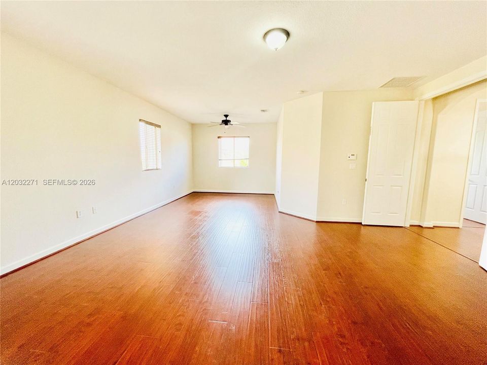 En Renta: $5,700 (5 camas, 4 baños, 3399 Pies cuadrados)