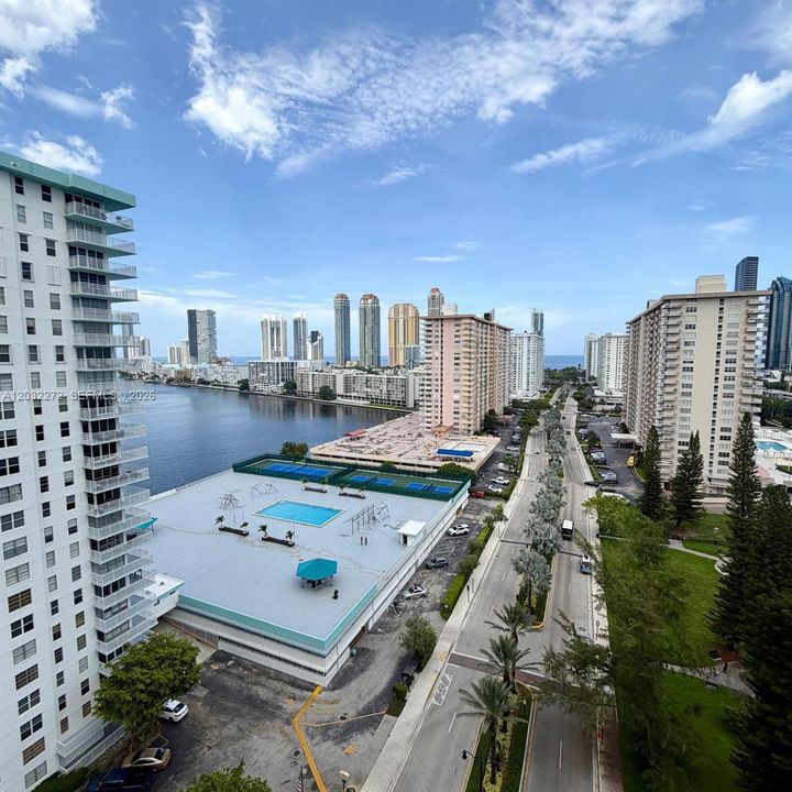 For Sale: $475,000 (2 beds, 2 baths, 1396 Square Feet)