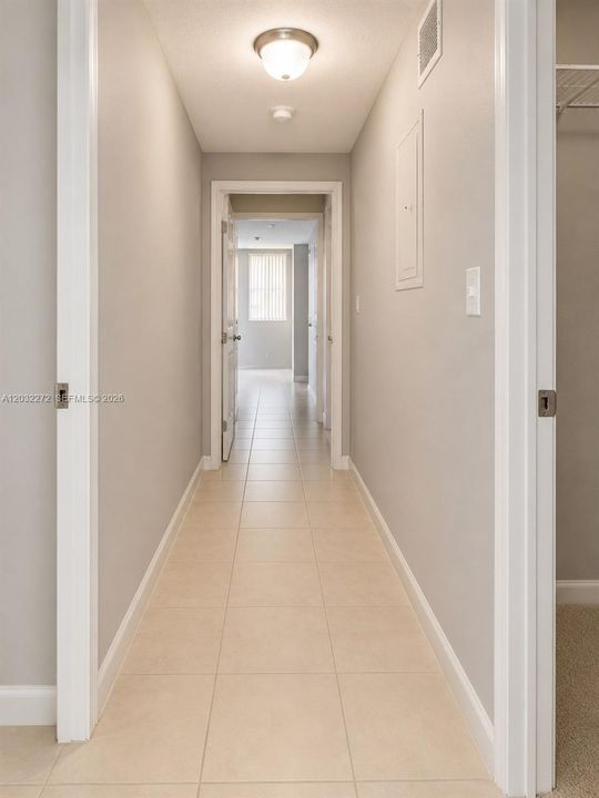 For Sale: $475,000 (2 beds, 2 baths, 1396 Square Feet)
