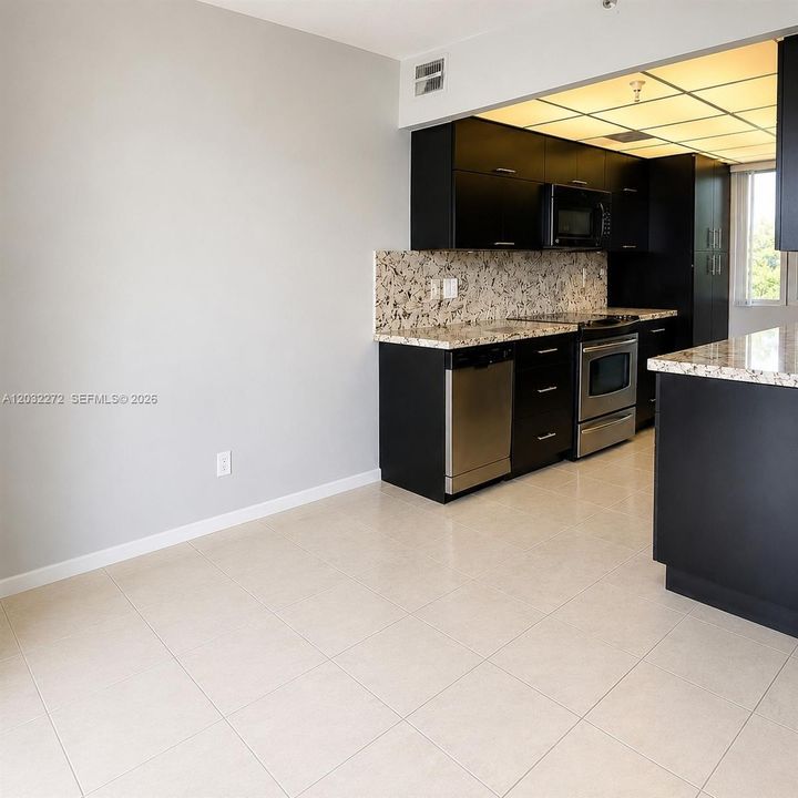 For Sale: $475,000 (2 beds, 2 baths, 1396 Square Feet)