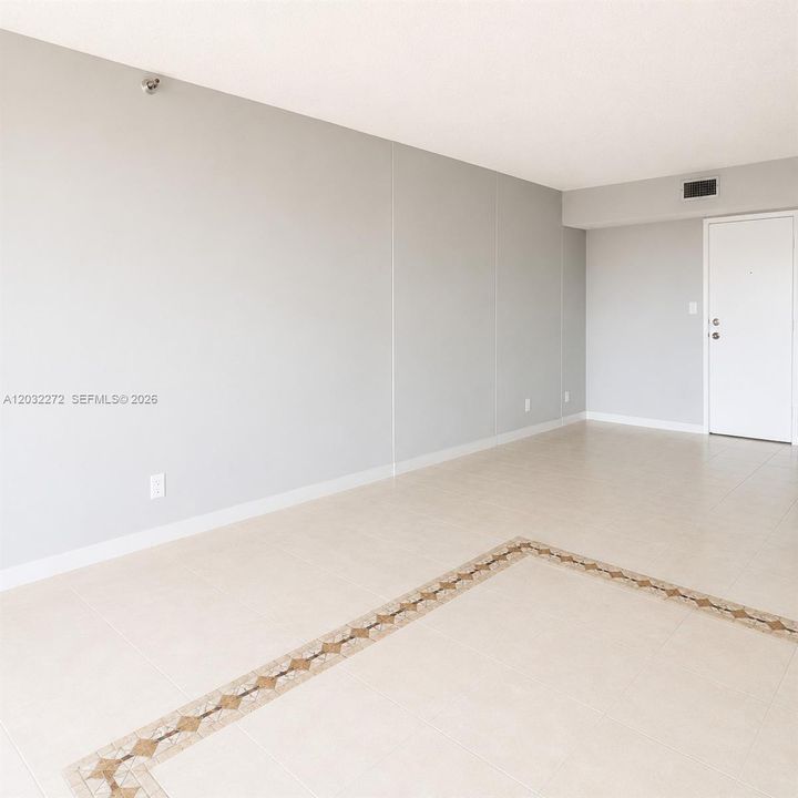 For Sale: $475,000 (2 beds, 2 baths, 1396 Square Feet)