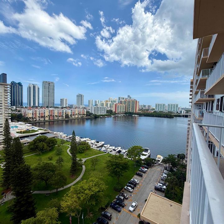 For Sale: $475,000 (2 beds, 2 baths, 1396 Square Feet)
