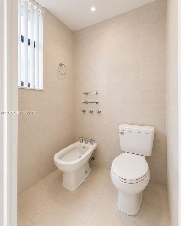 For Sale: $475,000 (2 beds, 2 baths, 1396 Square Feet)