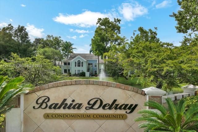 For Rent: $1,900 (1 beds, 1 baths, 696 Square Feet)