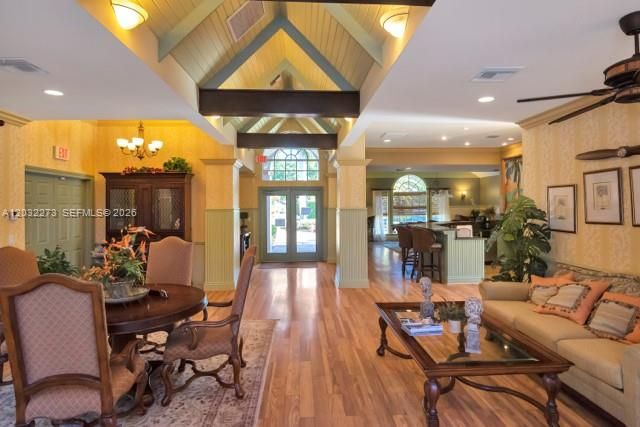 For Rent: $1,900 (1 beds, 1 baths, 696 Square Feet)