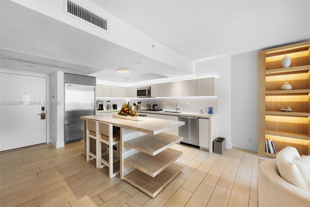 For Sale: $2,850,000 (1 beds, 1 baths, 893 Square Feet)