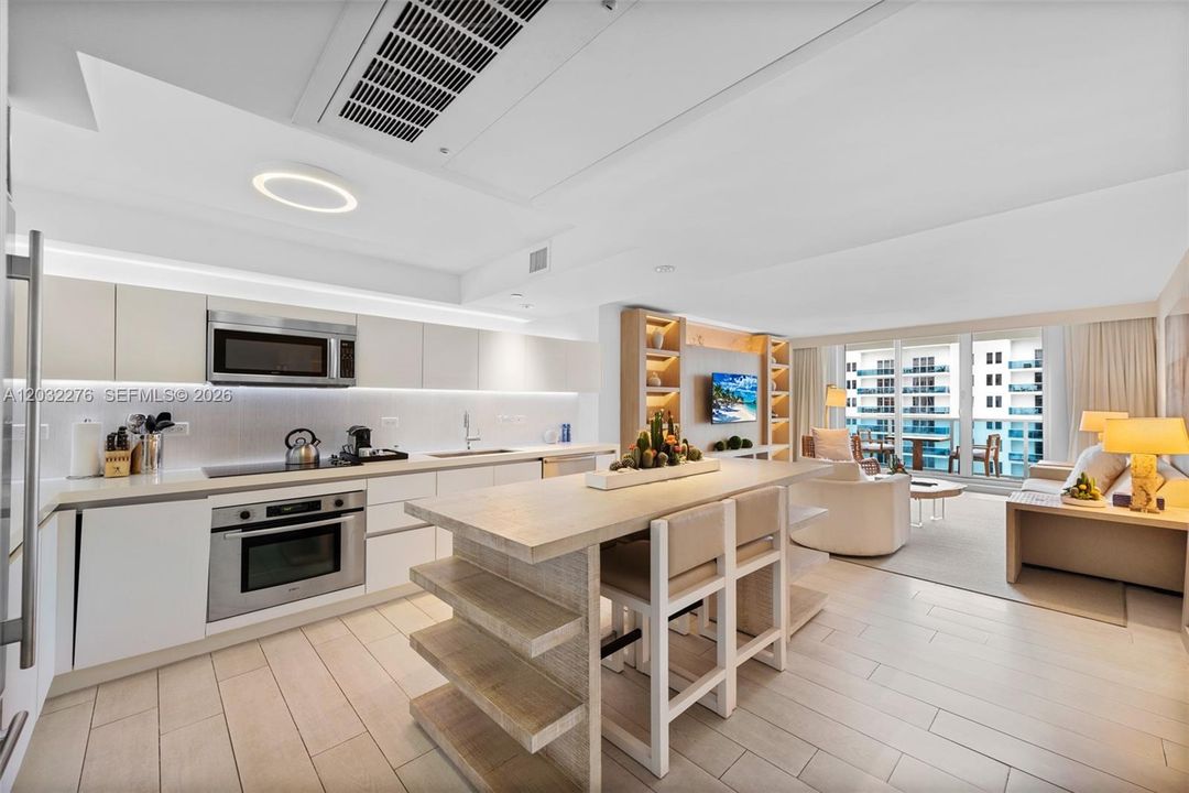 For Sale: $2,850,000 (1 beds, 1 baths, 893 Square Feet)