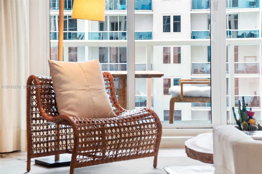For Sale: $2,850,000 (1 beds, 1 baths, 893 Square Feet)