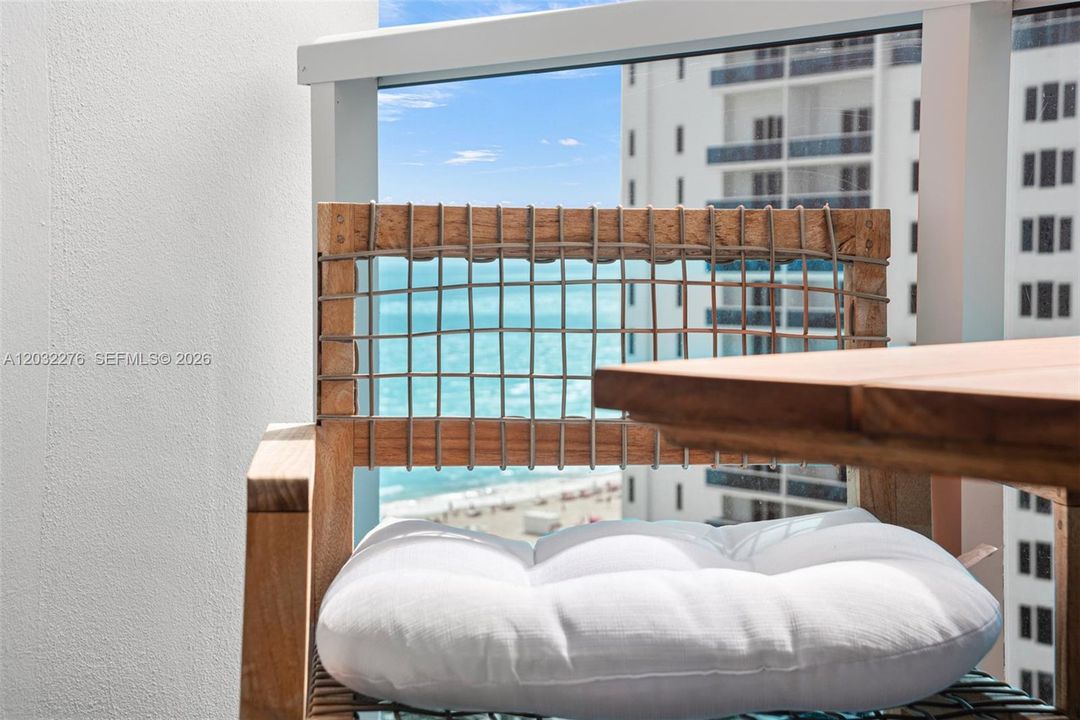 For Sale: $2,850,000 (1 beds, 1 baths, 893 Square Feet)