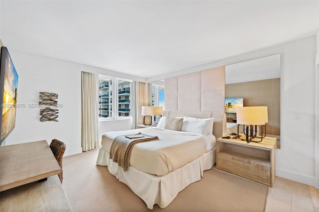 For Sale: $2,850,000 (1 beds, 1 baths, 893 Square Feet)