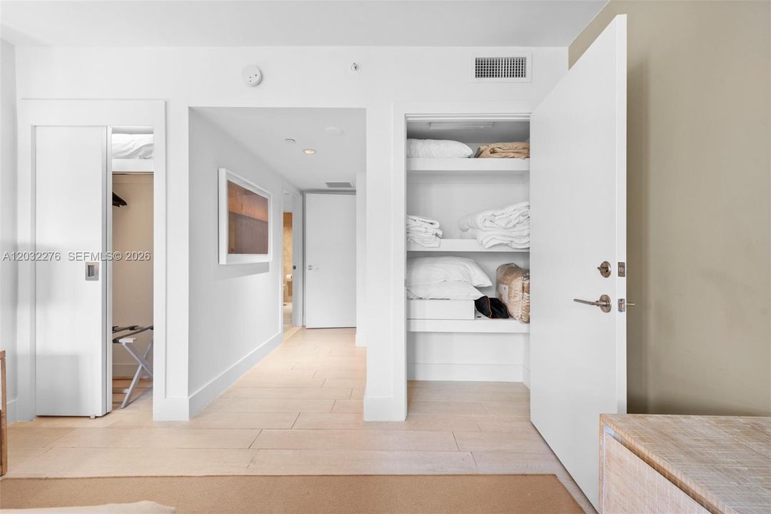 For Sale: $2,850,000 (1 beds, 1 baths, 893 Square Feet)