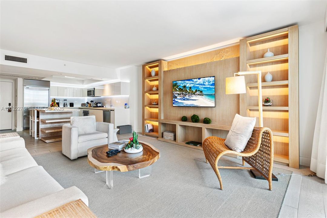 For Sale: $2,850,000 (1 beds, 1 baths, 893 Square Feet)