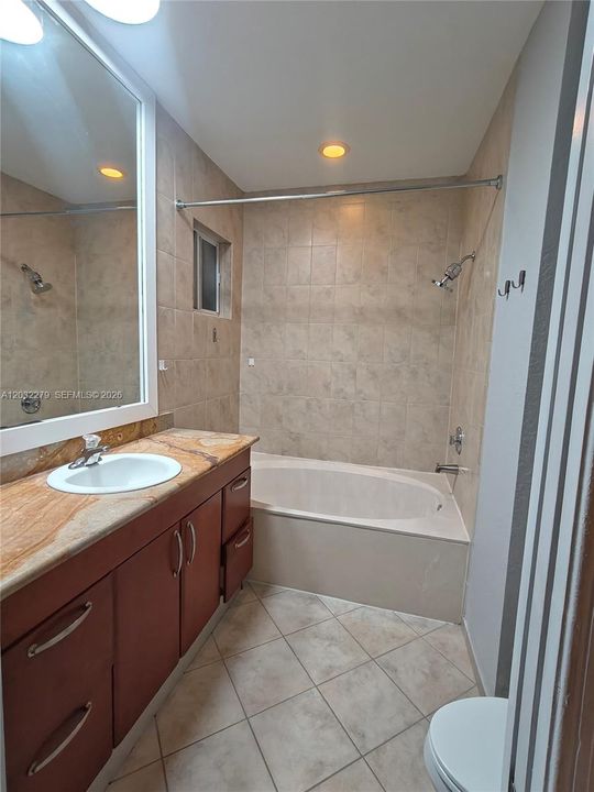 For Sale: $435,000 (2 beds, 2 baths, 1150 Square Feet)