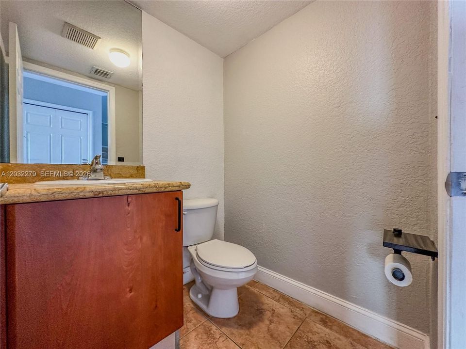 For Sale: $435,000 (2 beds, 2 baths, 1150 Square Feet)