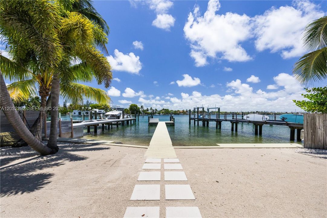 For Rent: $12,499 (3 beds, 2 baths, 1865 Square Feet)