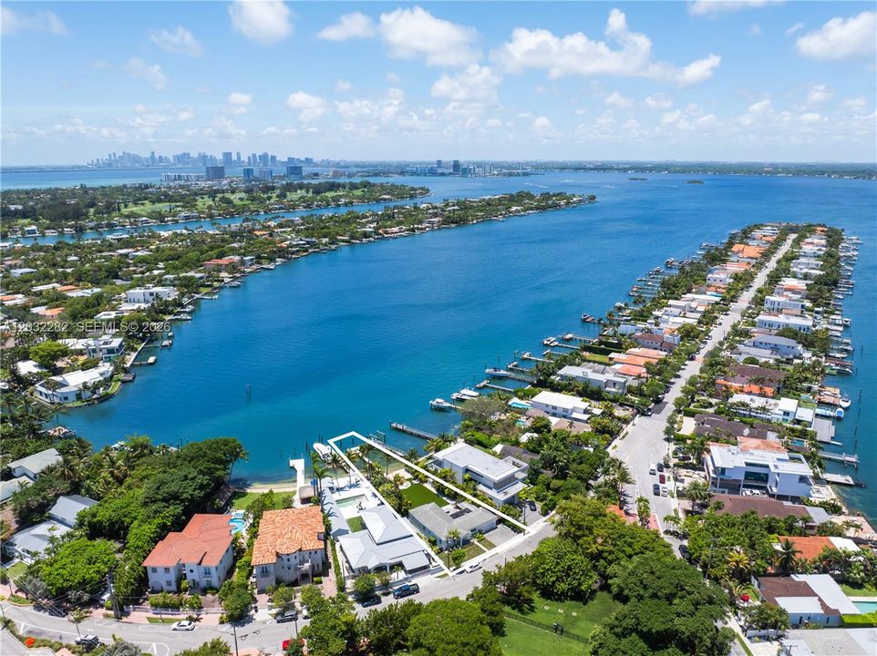 For Rent: $12,499 (3 beds, 2 baths, 1865 Square Feet)