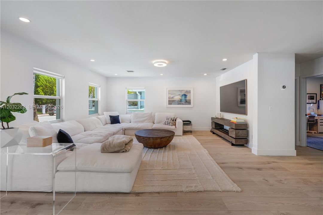 For Rent: $12,499 (3 beds, 2 baths, 1865 Square Feet)