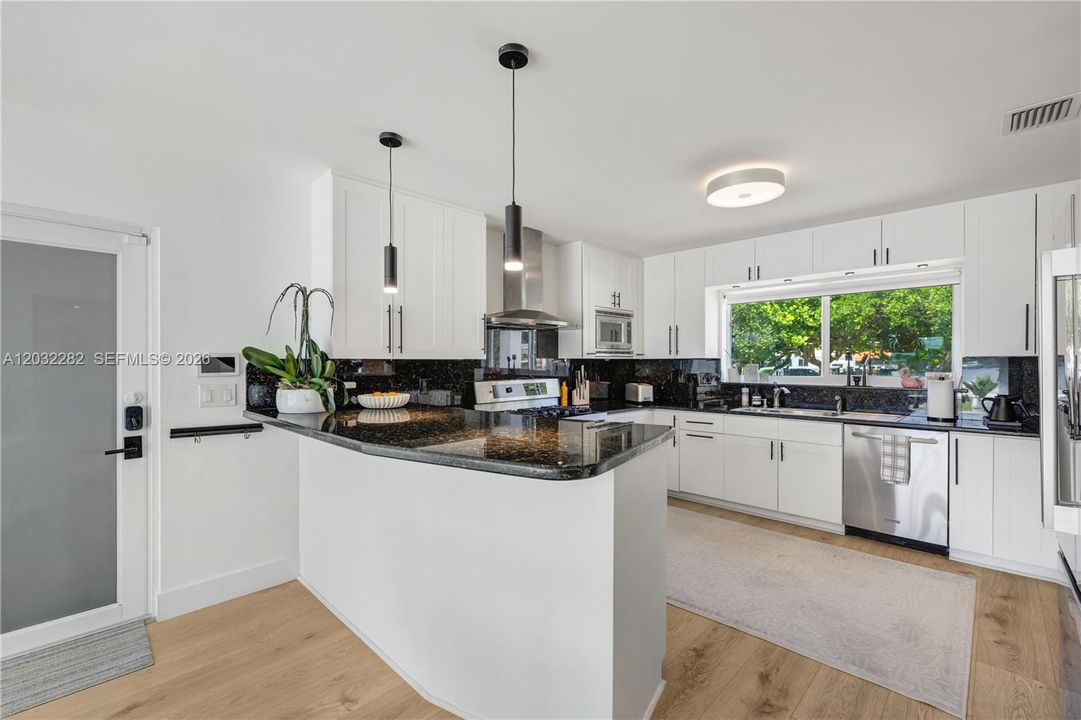 For Rent: $12,499 (3 beds, 2 baths, 1865 Square Feet)