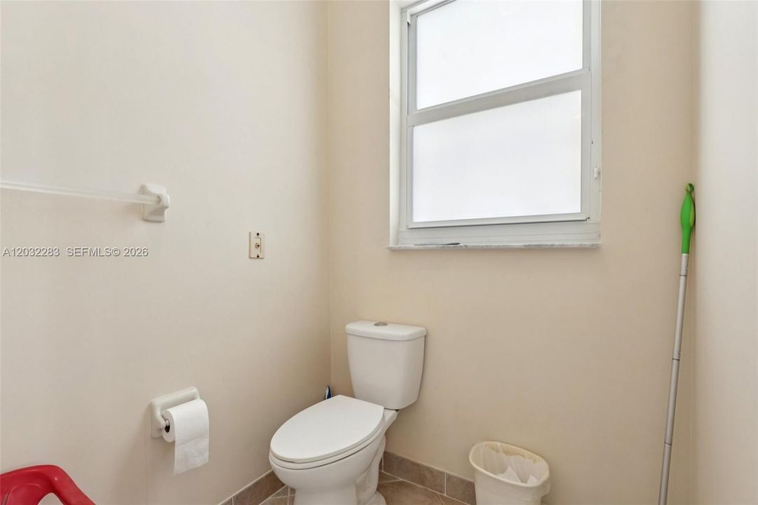 For Sale: $999,000 (5 beds, 3 baths, 3628 Square Feet)