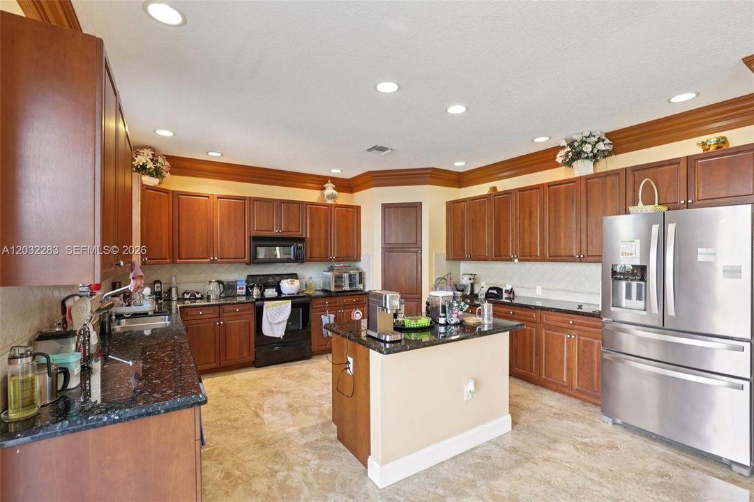 For Sale: $999,000 (5 beds, 3 baths, 3628 Square Feet)