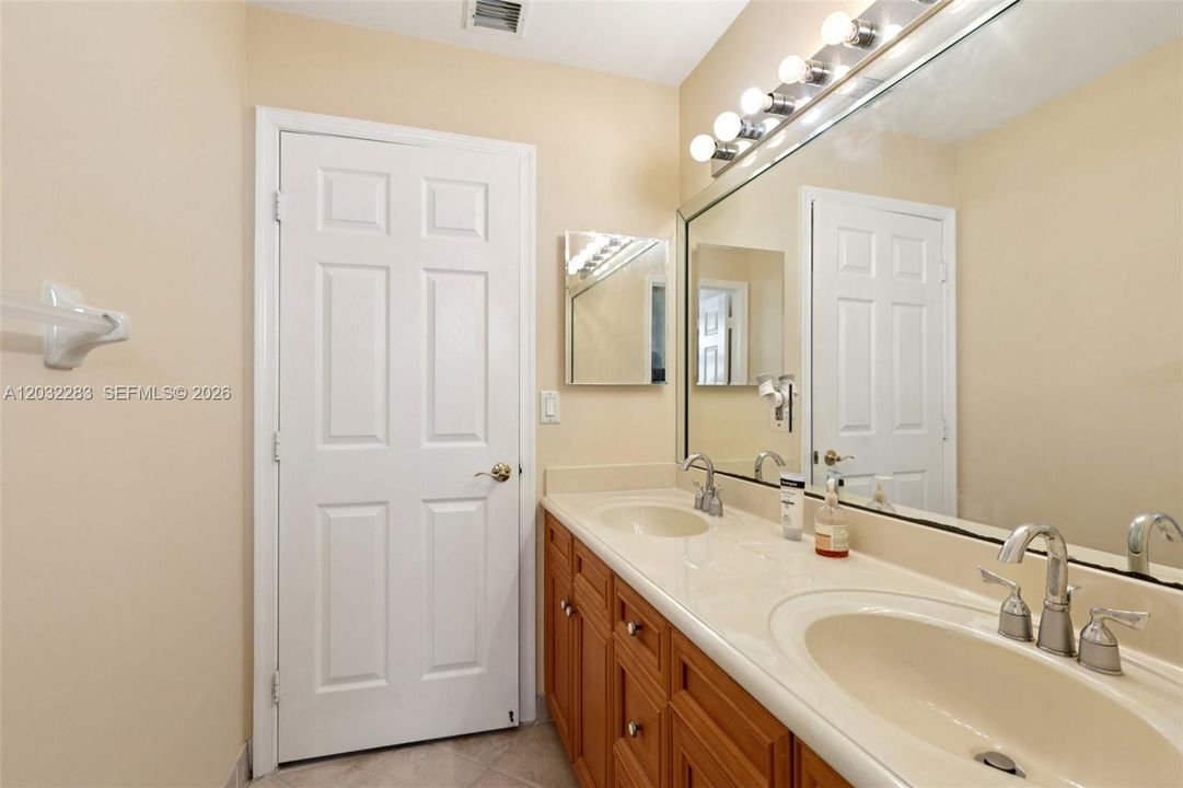 For Sale: $999,000 (5 beds, 3 baths, 3628 Square Feet)