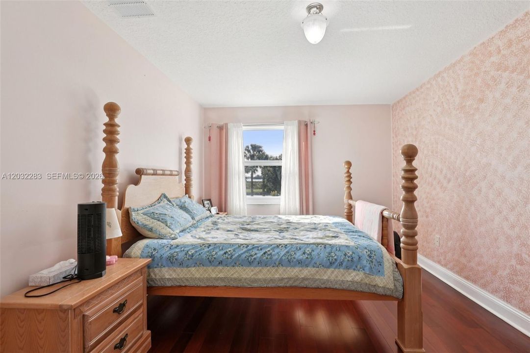 For Sale: $999,000 (5 beds, 3 baths, 3628 Square Feet)