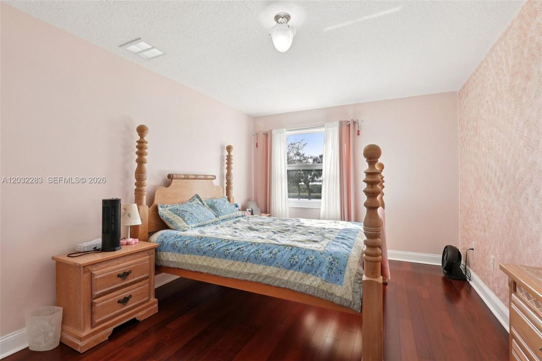 For Sale: $999,000 (5 beds, 3 baths, 3628 Square Feet)