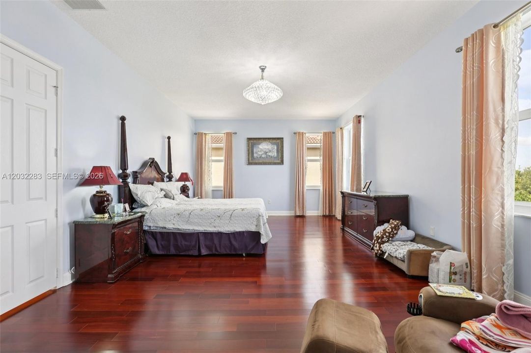 For Sale: $999,000 (5 beds, 3 baths, 3628 Square Feet)
