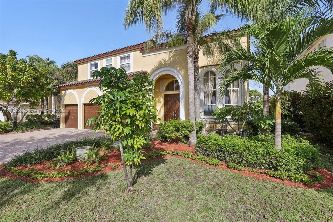 For Sale: $999,000 (5 beds, 3 baths, 3628 Square Feet)