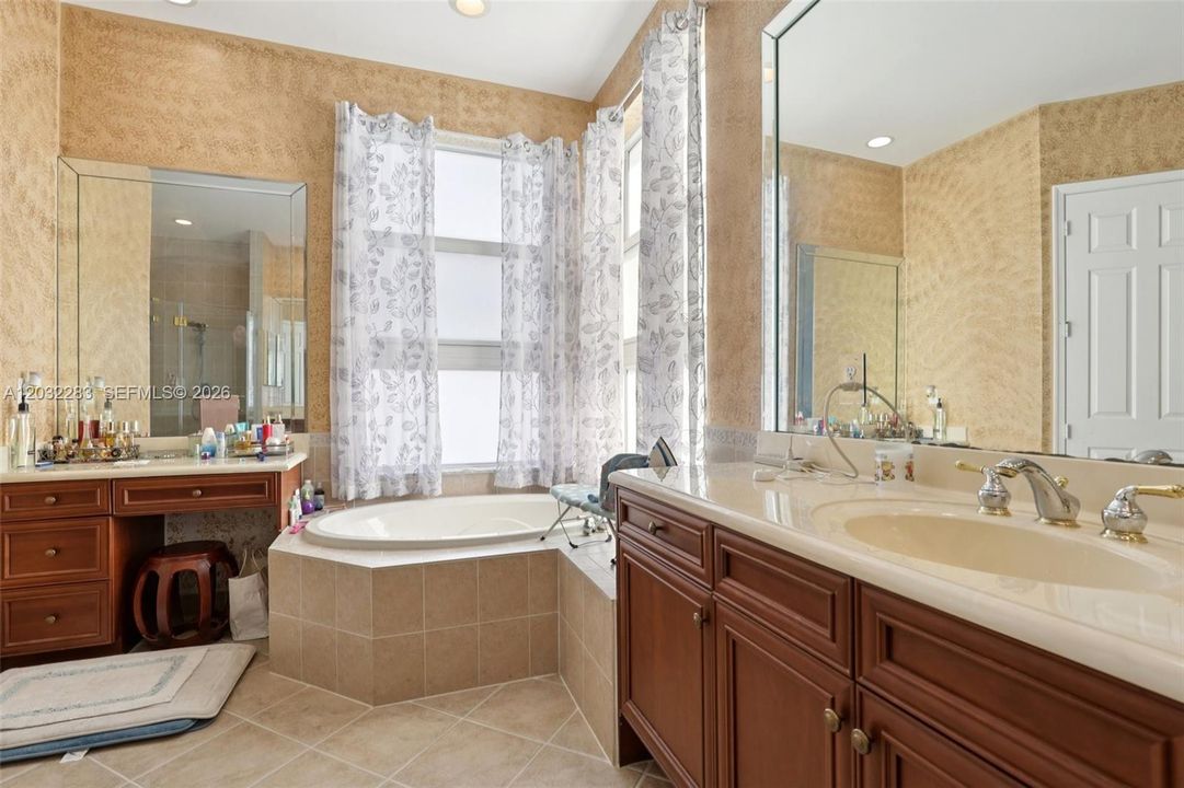 For Sale: $999,000 (5 beds, 3 baths, 3628 Square Feet)