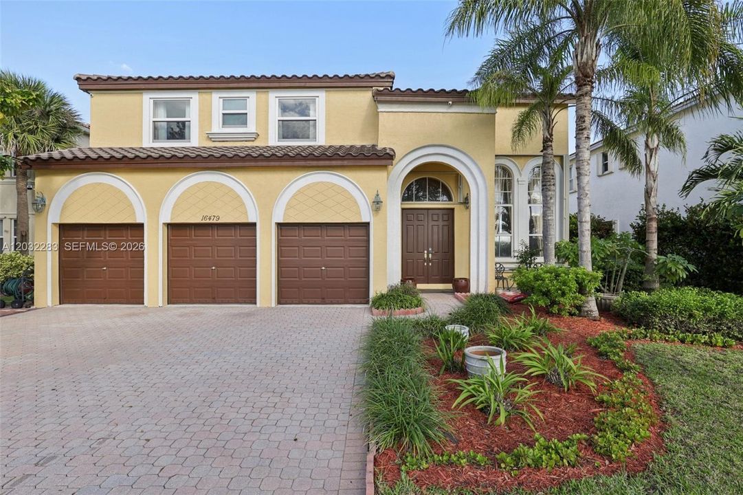 For Sale: $999,000 (5 beds, 3 baths, 3628 Square Feet)