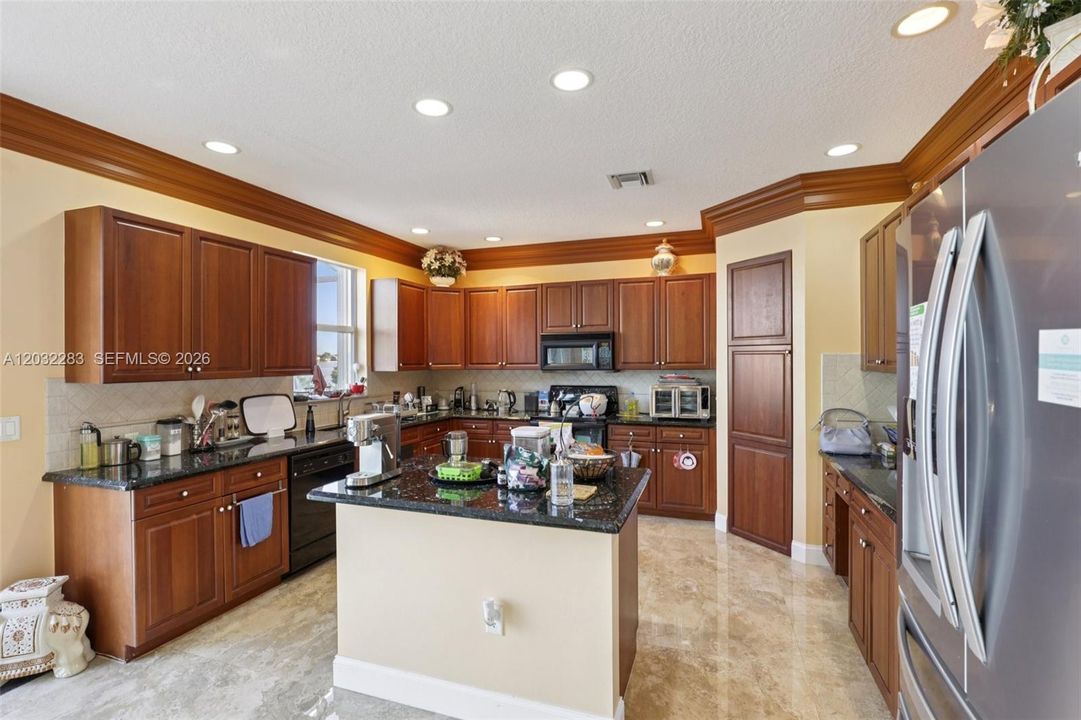 For Sale: $999,000 (5 beds, 3 baths, 3628 Square Feet)