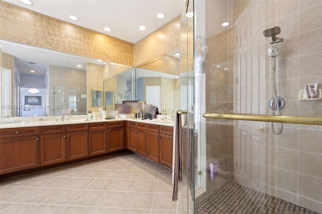 For Sale: $999,000 (5 beds, 3 baths, 3628 Square Feet)