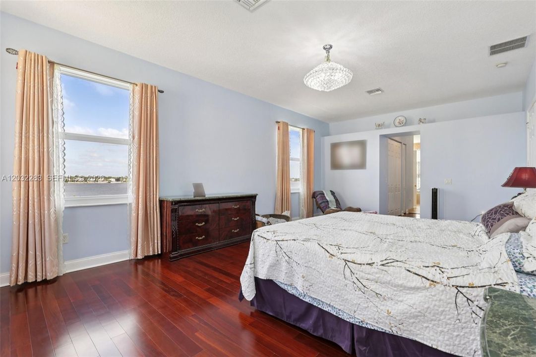 For Sale: $999,000 (5 beds, 3 baths, 3628 Square Feet)